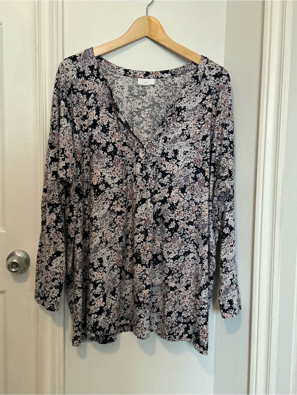 Floral V-Neck Long Sleeve J.Jill Top in Navy and Pink Size 3X